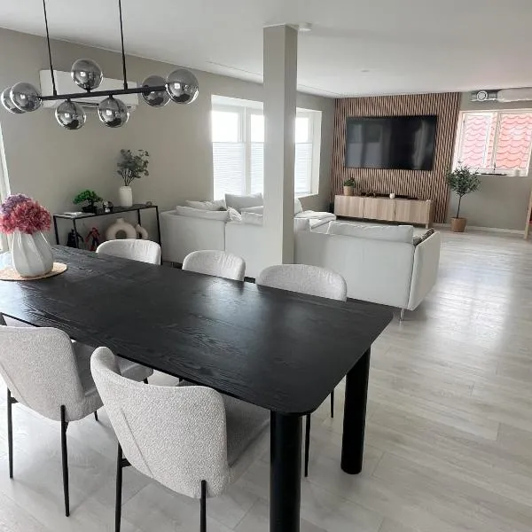 Large house with 3 bedrooms and a private garden, hotel a Stavanger