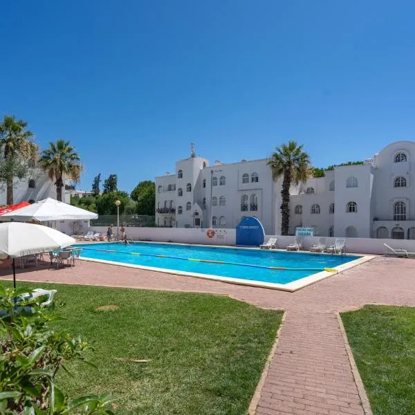 Elegant Flat with Pool & Balcony by HostWise, hotel a Tavira