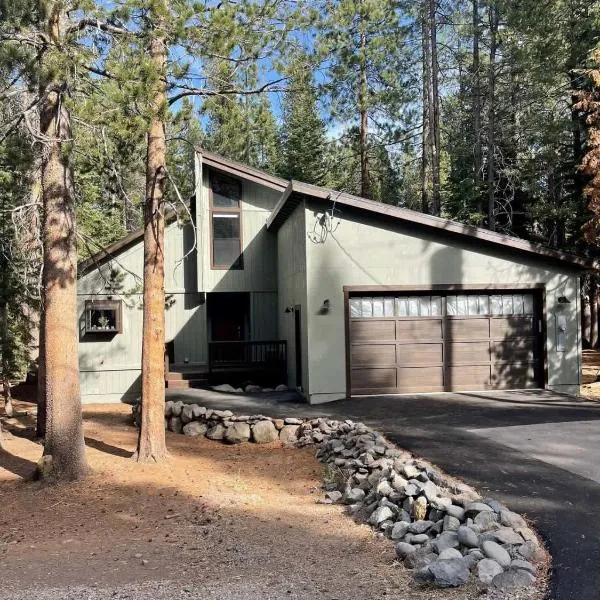 Glacier Forest Getaway HOA Access, Hotel in Truckee