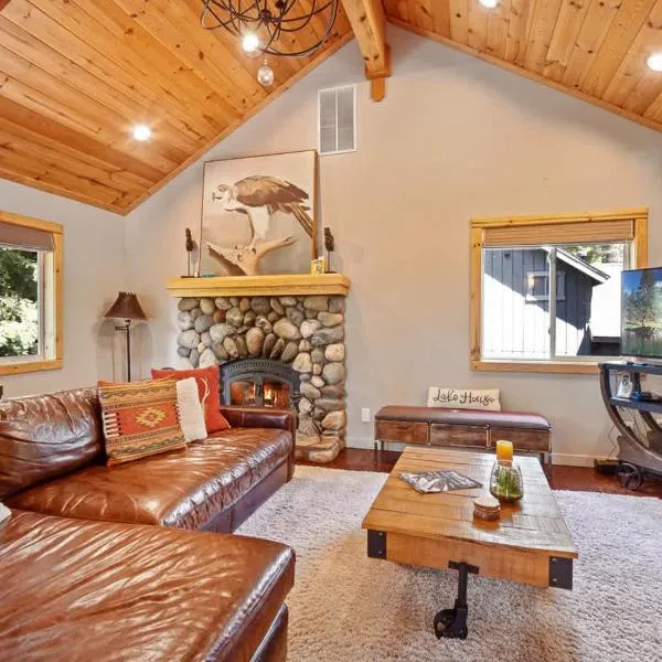 Luxury Tahoe Chalet Minutes to Dining, hotel in Tahoe Vista