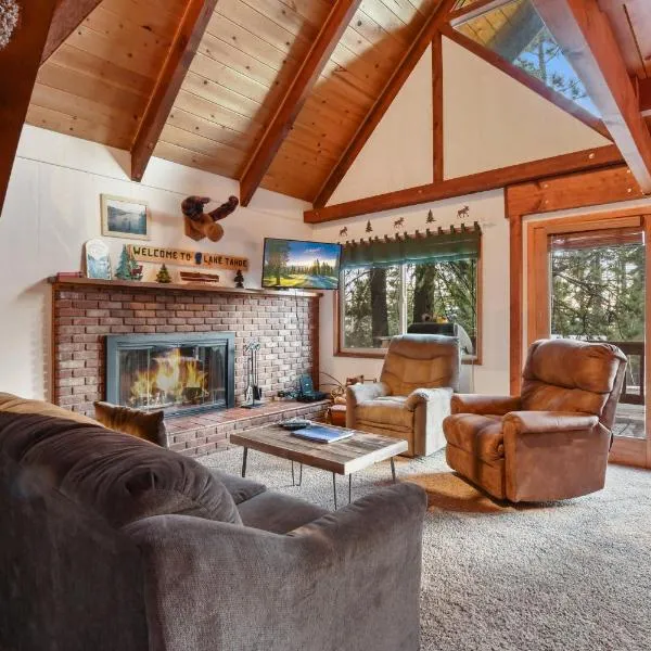 Moose Cabin Year Round Outdoor Fun w BBQ, hotel u gradu 'Carnelian Bay'