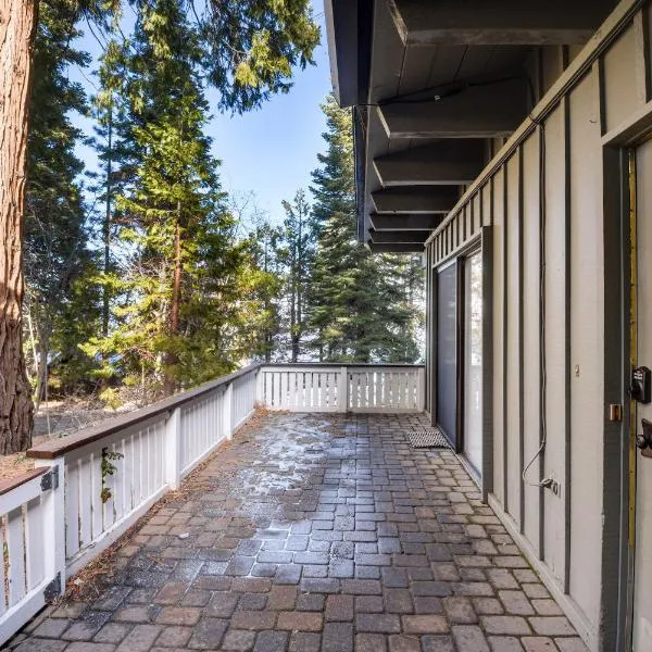 Waters Edge Escape - Patio with BBQ Near Beach, hotel u gradu Tahoma