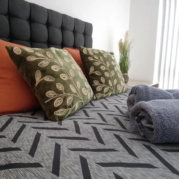 Bee City Cosy Stay - Near Train Stations and Shopping Centre with Paid Private Parking, 500Mbps Internet and Netflix, khách sạn ở Manchester