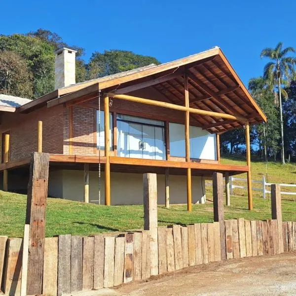 Chalé Encanto dos Pinhais, hotel v destinaci Santo Antônio do Pinhal