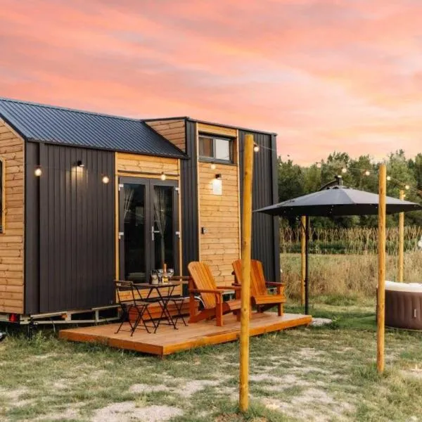 La Casa Errante X by Tiny Away, hotel in Castilenti