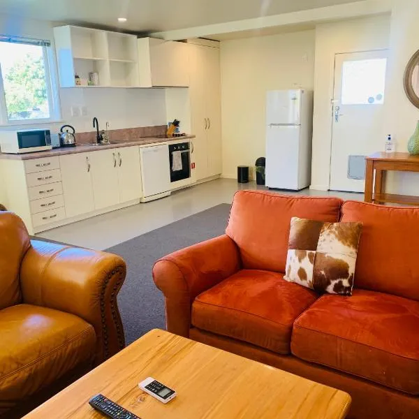 Top spot - Spacious 2BR Stay, hotel en Hamilton