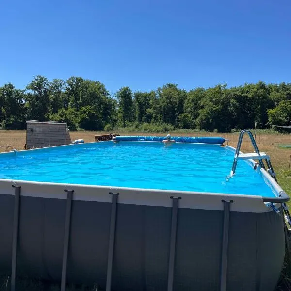 "Comme chez Moi", Mobile-home dans Camping à la ferme, hotel a Arcomps