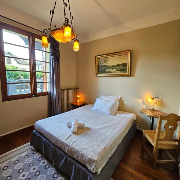Maison Vaquier 2, hotel v destinaci Yenne