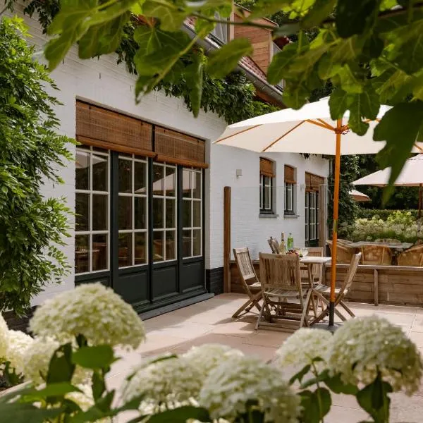 Huswell - Two guest-rooms in stylish villa - free bikes, ξενοδοχείο στην Μπριζ