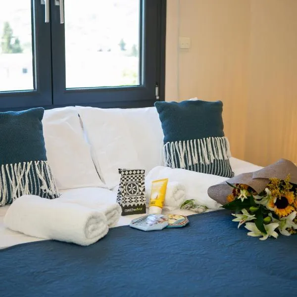 ISLAND Time Deluxe Apartment Downtown 3 floors, hotel v destinaci Chios
