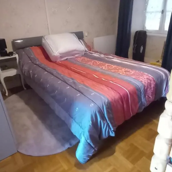 Maison vacances, hotel in Marennes