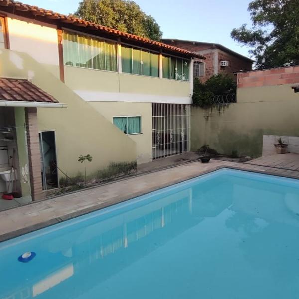 Casa no centro de Araruama com piscina