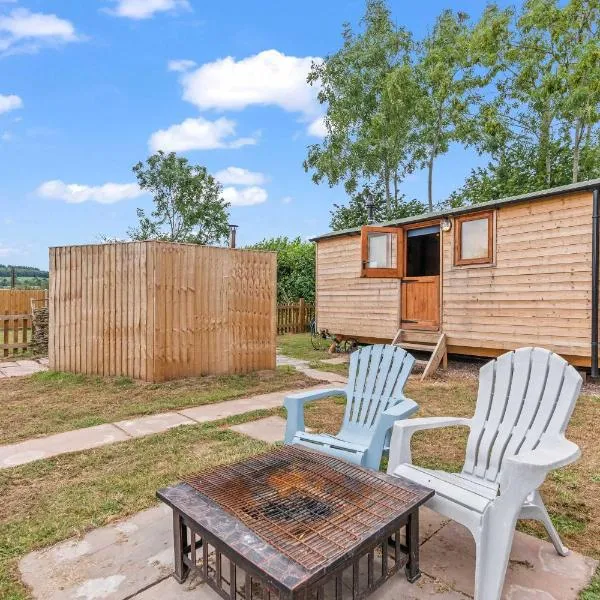 Unplug & Reconnect, Romantic Retreat with Hot Tub, hotel in Yarpole