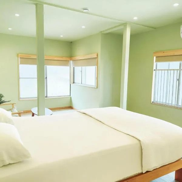 鶴雲居 鶴橋駅徒歩10分 一棟貸切 最大8名 3寝室 Switch テラス付き, Hotel in Osaka