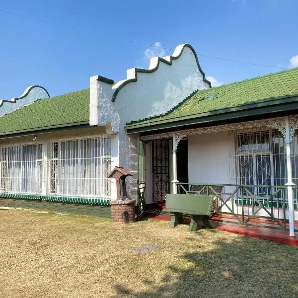 Estelle Family cottage, hotel in Johannesburg