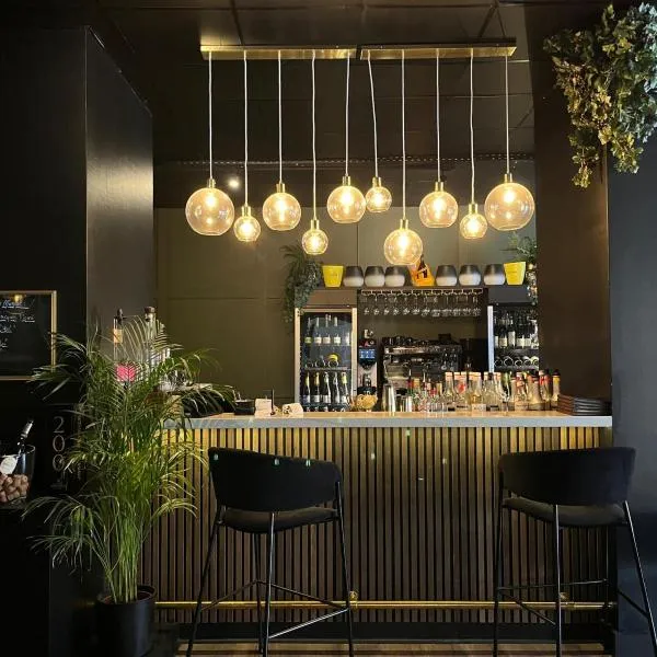 HOTEL & SPA Le Renard Centre, hotel em Châlons-en-Champagne