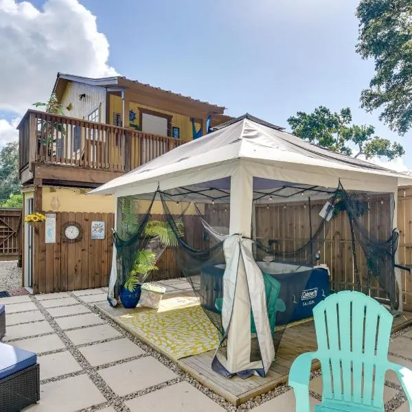 3 Mi to Boardwalk Bacliff Apartment with Hot Tub, hotel in Bacliff