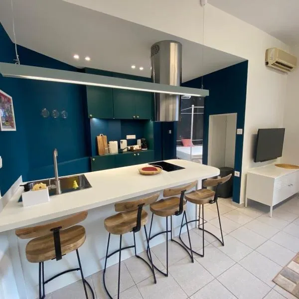 The Blue - Svolio Hospitality, hotell sihtkohas Komotiní