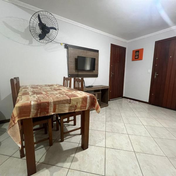 Apartamento simple e completo a 100mt da praia de Bombas