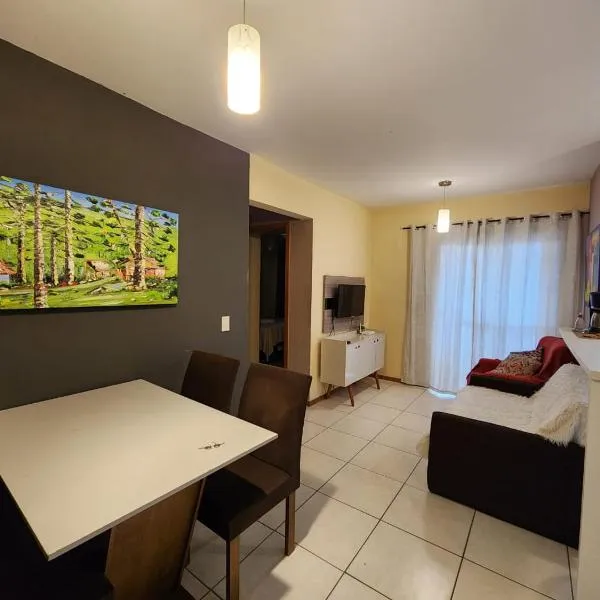 Lindo Apt com Piscina Piçarras 8, hotel in Piçarras