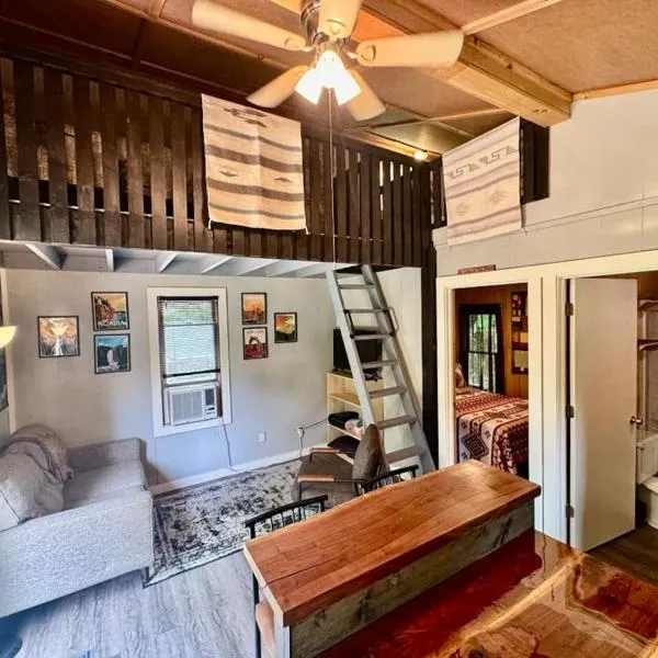 The Holler Cabin, hotel i Eureka Springs