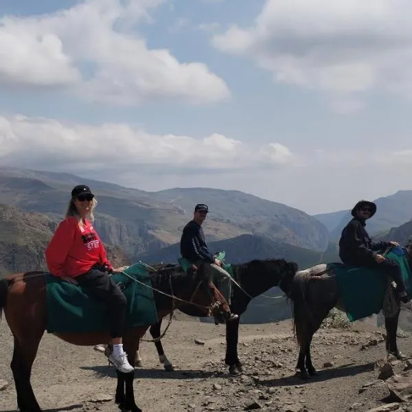 Xınalıq ELNUR GUEST HOUSE, New hotel, hótel í Xınalıq