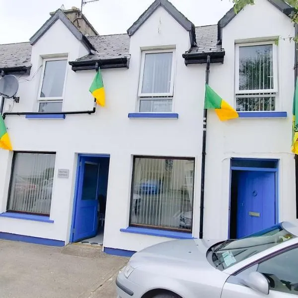 Blue Door Apartment Main St, Carrigart, F92HC04, hotel v destinaci Carrigart