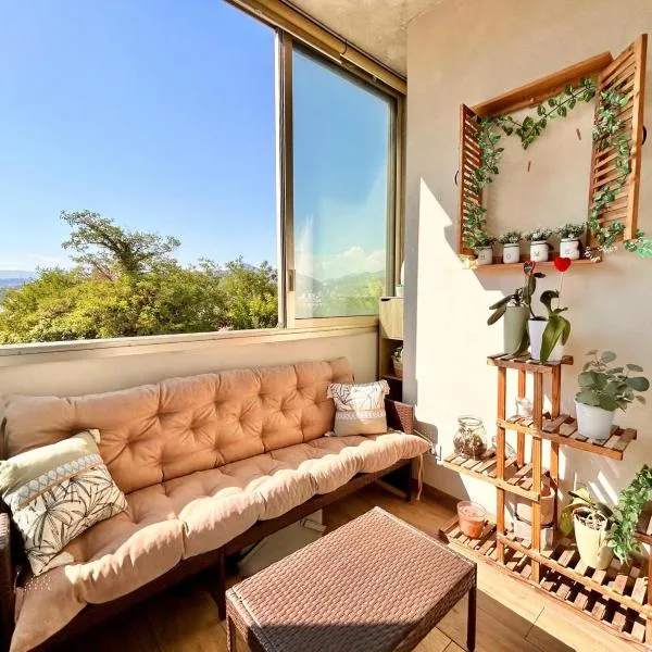 Near Port & City - Private Parking - Full apartment, hotel em Nice