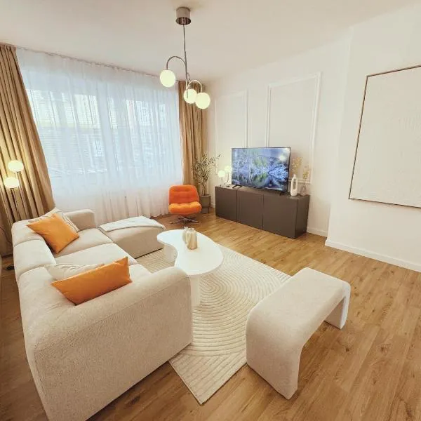Velký luxusní apartmán se dvěma ložnicemi v centru Pardubic - WiFi, Netflix, hotel in Pardubice