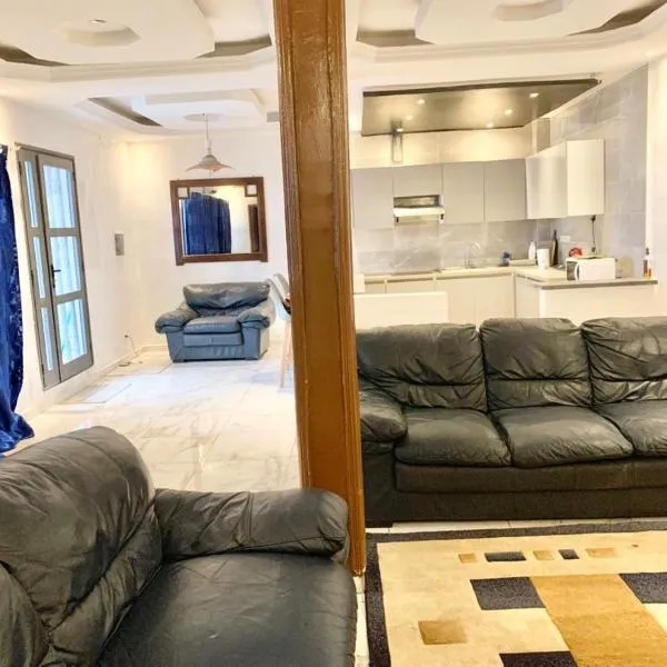 Appartement meublé avec cuisine équipée, au bord la mer, hotel in Guediawaye