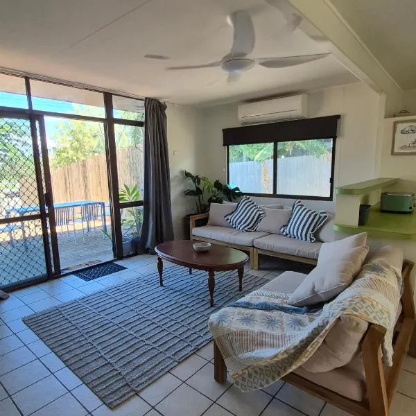 Stay on Sooning, hotel i Nelly Bay