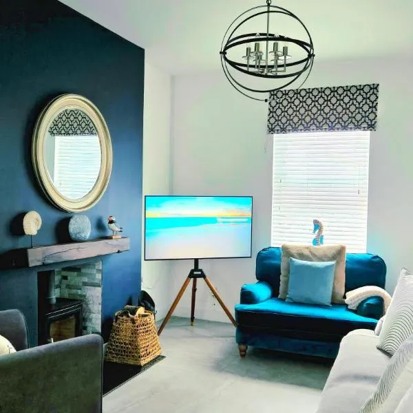 Sandy Beaches Portrush - Steps from Beach & Dining, hotel in Portrush