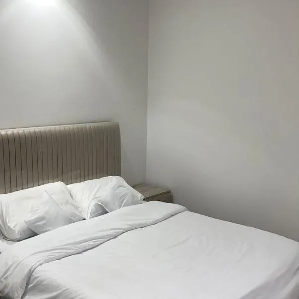 استديو بسرير ماستر وجلسه جانبيه, hotel di Al Kharj