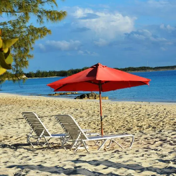 Pigeon Cay Beach Club, hotel v mestu Rokerʼs