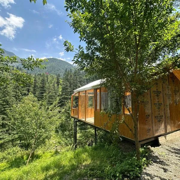 TreeHouse by The Woodpecker Inn Jibhi, ξενοδοχείο σε Jibhi