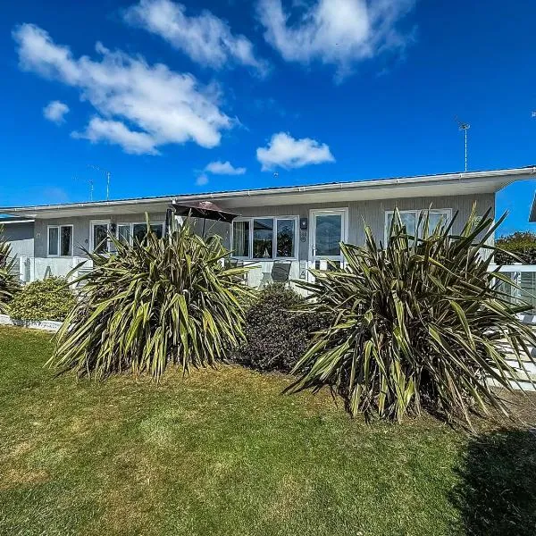 Cosy Chalet On A Beautiful Holiday Park In Lowestoft Ref 12080B, hotel in Lowestoft