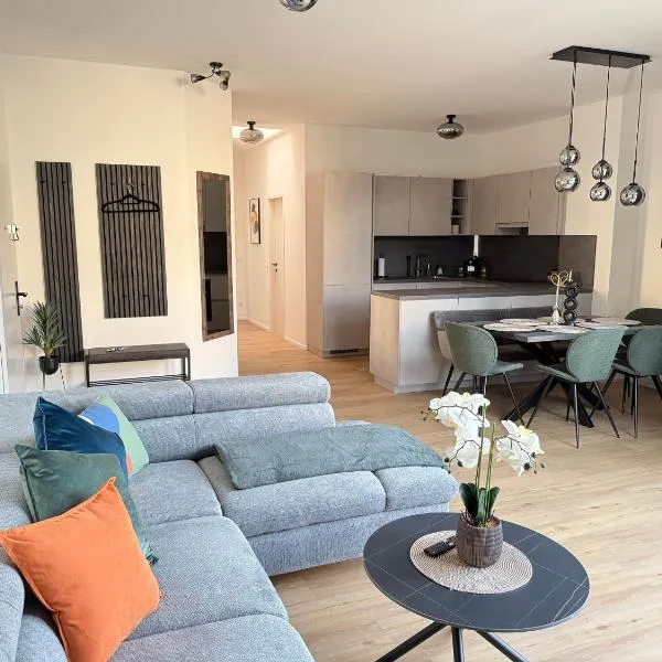 Luxuriöses Apartment 85m2 mit Infrarotkabine und Parkplatz, hotel in Villach
