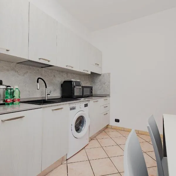 Casa di Shrek -RHO FIERA- MI CORTINA OLYMPICS- 6 POSTI LETTO-MODERNO TRILOCALE，Cesate的飯店