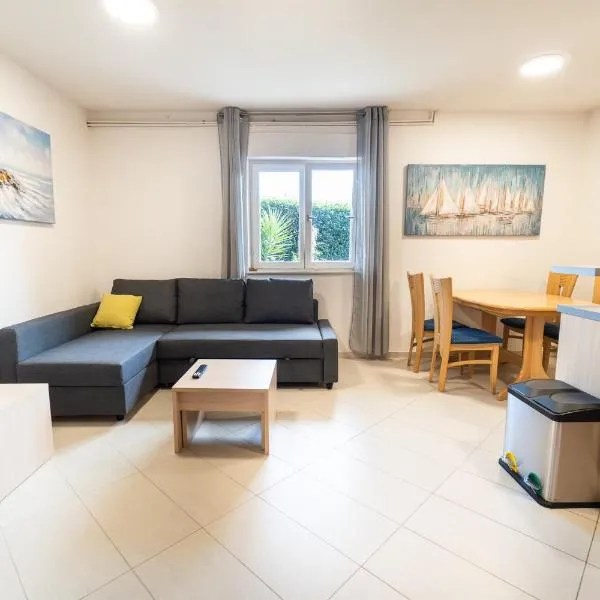 APT House Mercedes near the beach, hotel en Selce
