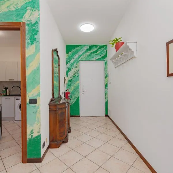 Casa di Shrek 110mq grande terrazzo- 6 POSTI LETTO- MODERNO TRILOCALE, hotel v destinaci Cesate