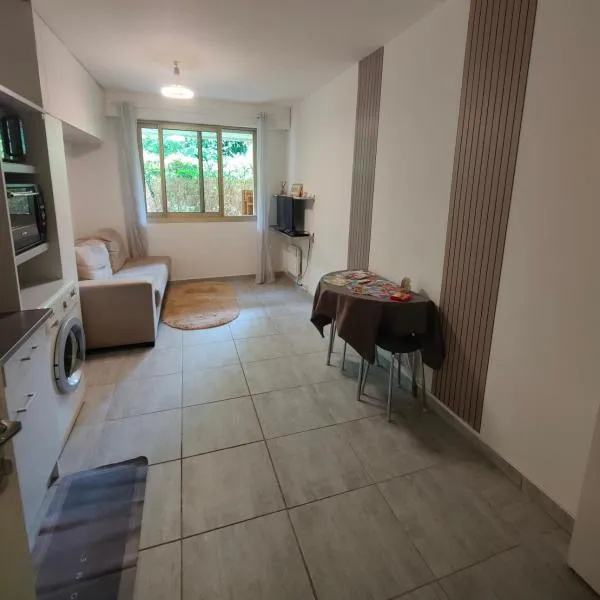 Coin paradisien à 10 MINUTES de paris, hotel v destinaci Meudon