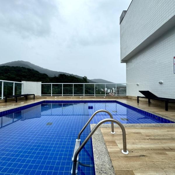 Apartamento novo a 350 m da praia das Toninhas em Ubatuba - 2 dormitórios sendo 1 suite, piscina, varanda gourmet com churrasqueira, ar condicionado, cozinha completa, garagem privativa - Foto 4