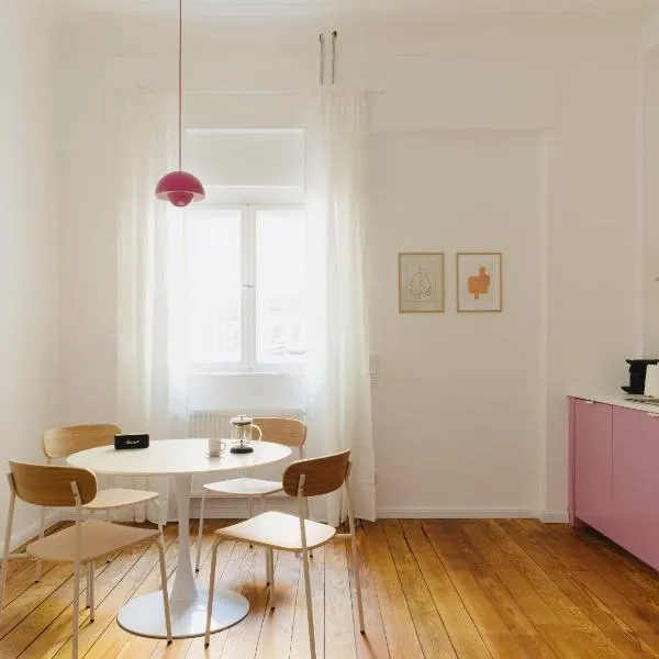 NOOK Stay am Tempelhofer Feld, hotel di Berlin