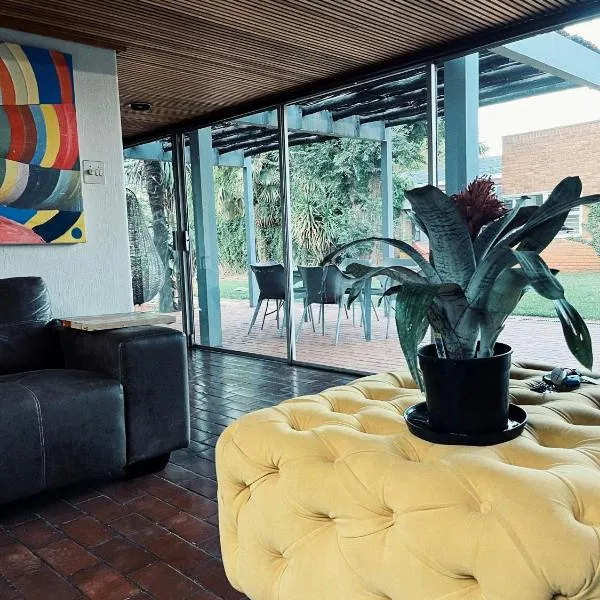 Peaamb GuestHouse - Springs Golf Club, hotel in Springs
