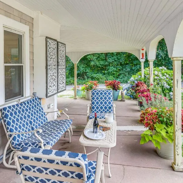 Private Heated Pool Family Cottage in Plymouth!，位于普里茅斯的酒店