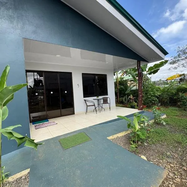 villa escape verde con piscina, hotel din Jabillos