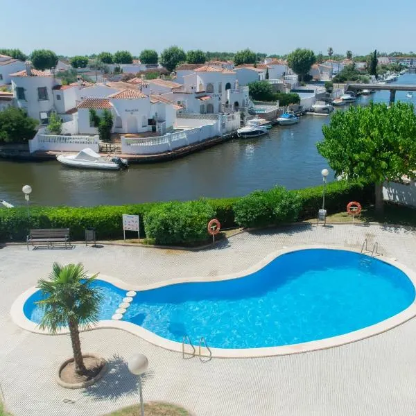 WELCS APARTAMENTO 277 EMP con vistas al canal, hotel a Empuriabrava