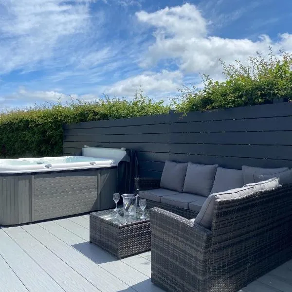 White Towers - Hw7625, hotel in Llanwnda