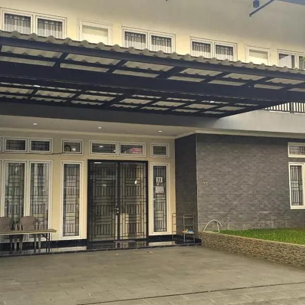 Ease Living Palem Kenari, hotel in Jatirarangan