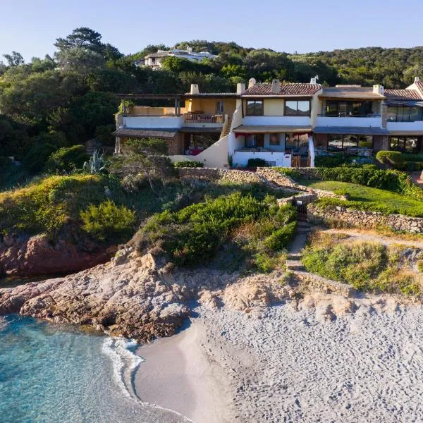 Princes Apartment PortoCervoBEACH con accesso diretto in spiaggia Piccolo Pevero, hotel in Porto Cervo